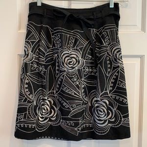 Cynthia Steffe skirt. Black/white. Side zipper. Size 10. Linen and lined. Pretty
